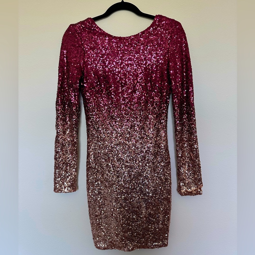 Maroon and Gold Sequin Dress! Only worn 2 times, size M